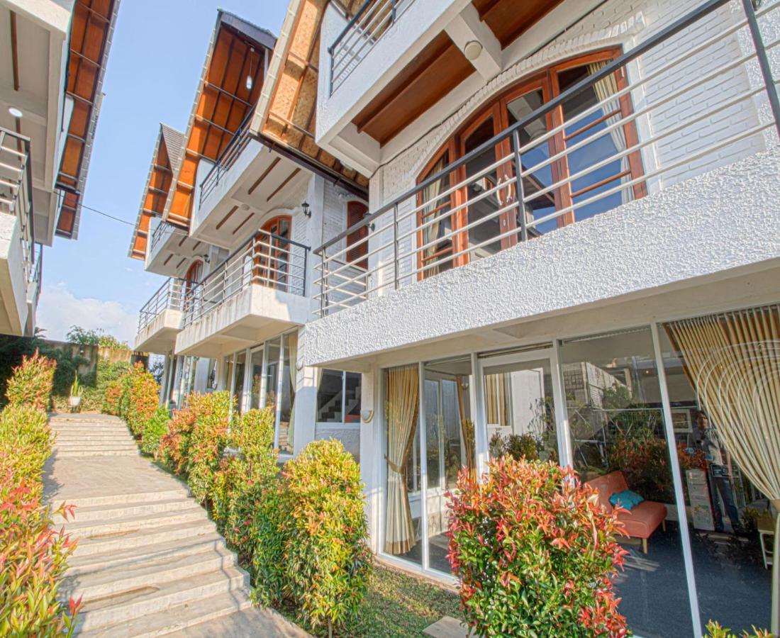 D'Journey Hotel Lembang Zewnętrze zdjęcie