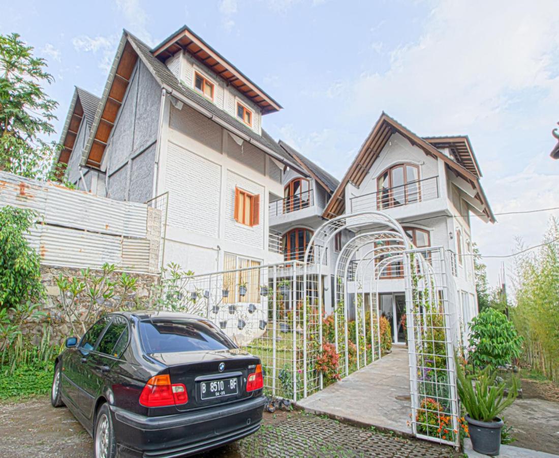 D'Journey Hotel Lembang Zewnętrze zdjęcie